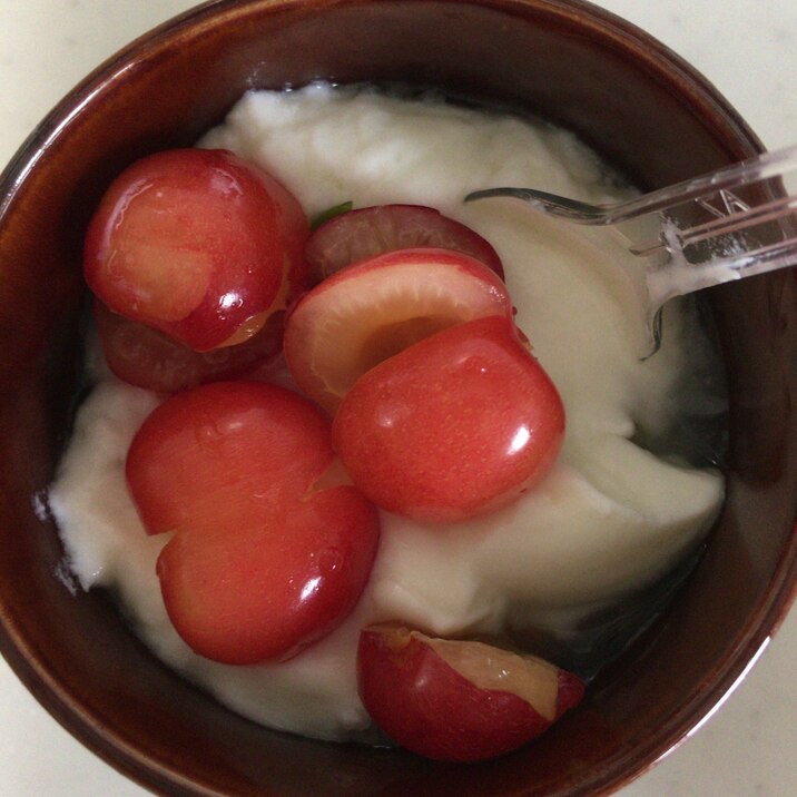 ⁑離乳食カミカミ期⁑さくらんぼのヨーグルト
